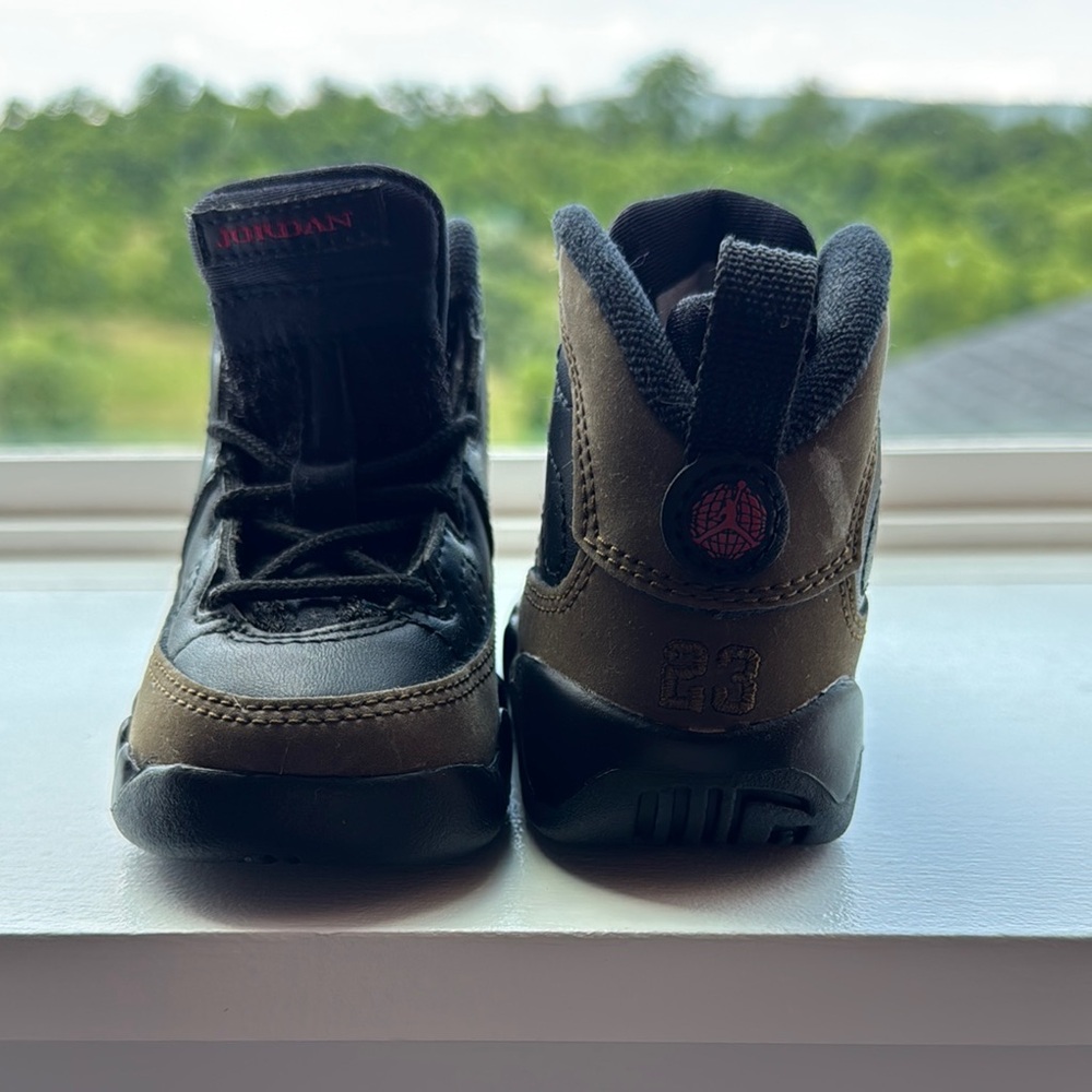 Jordan Kids Sneakers in Black and Olive